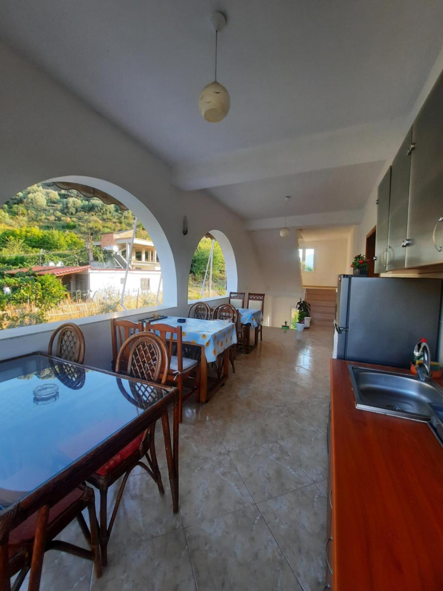 Guest House Irvin Berat Exterior foto