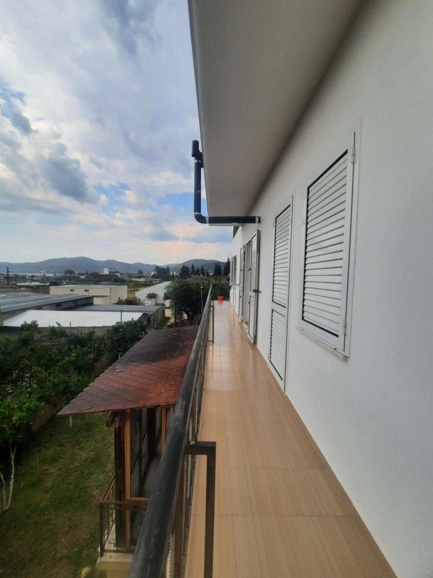 Guest House Irvin Berat Exterior foto