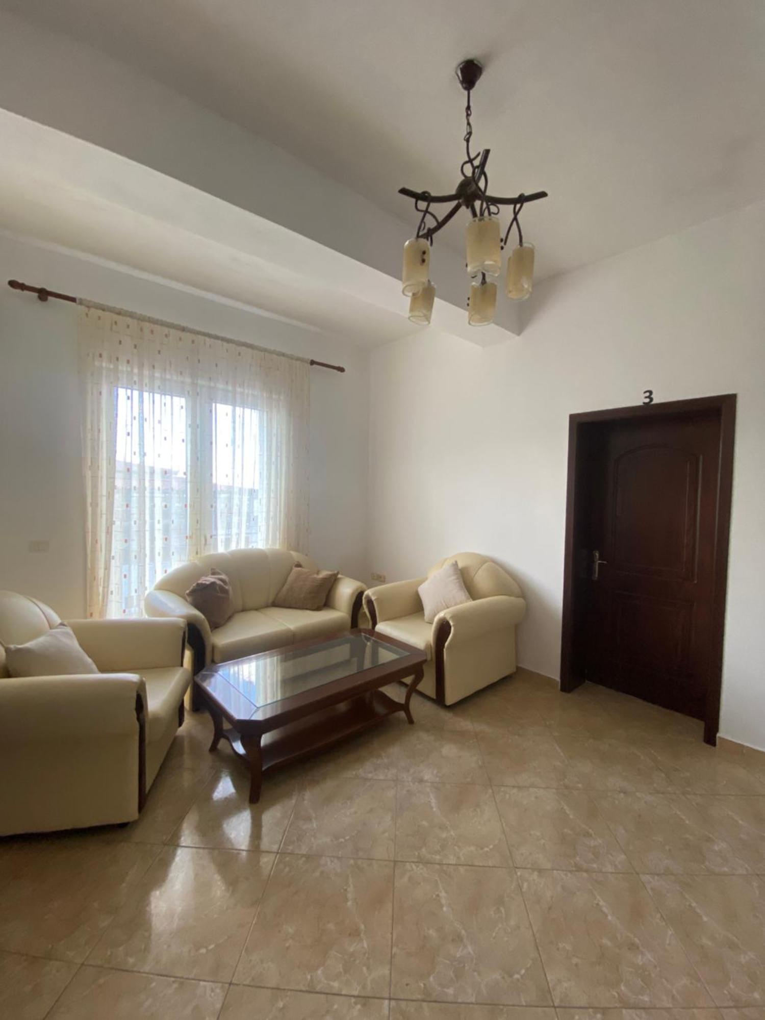 Guest House Irvin Berat Exterior foto