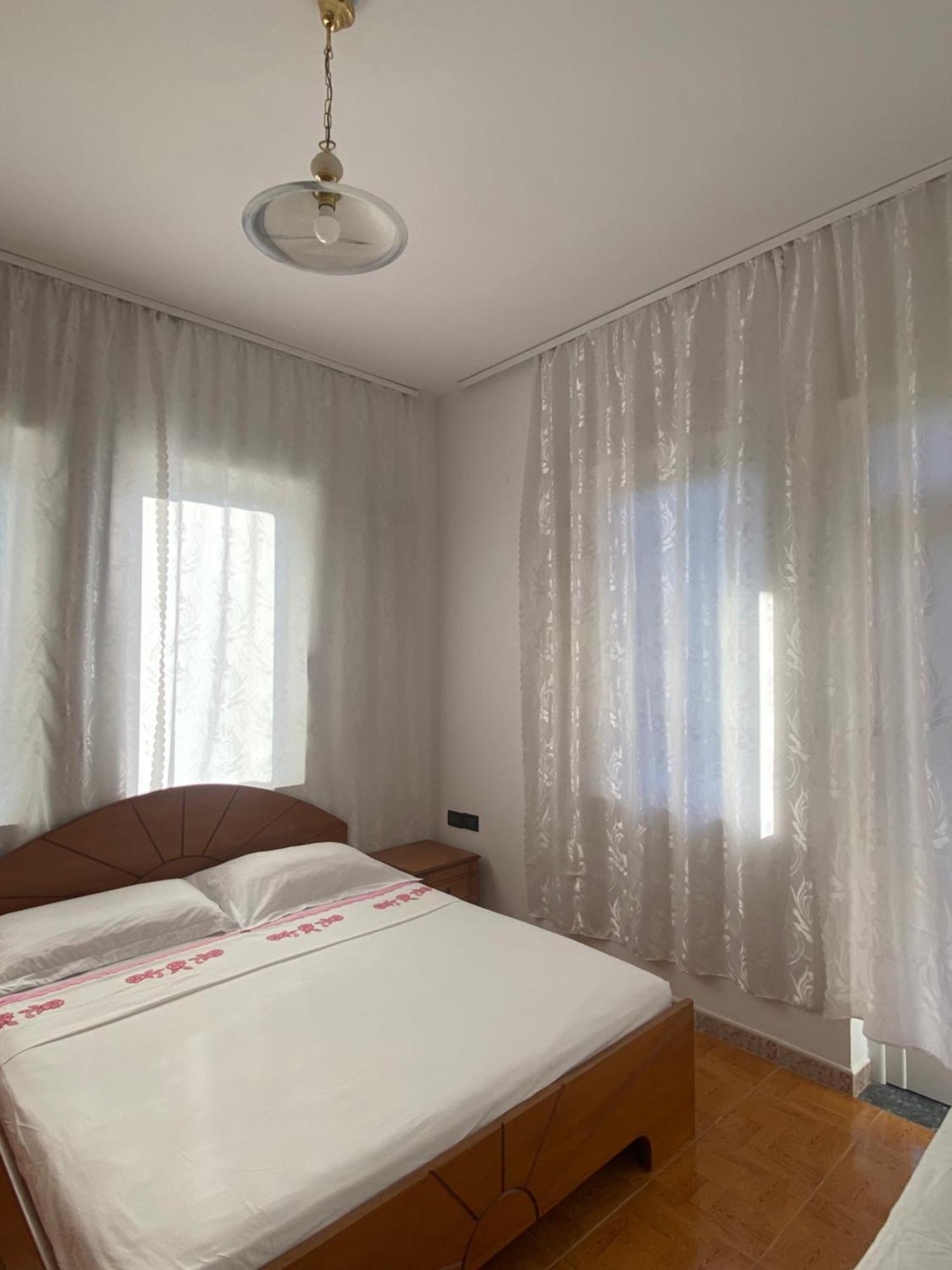 Guest House Irvin Berat Exterior foto