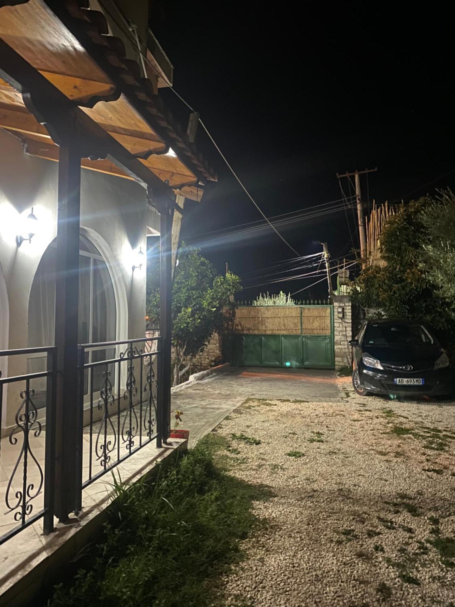 Guest House Irvin Berat Exterior foto