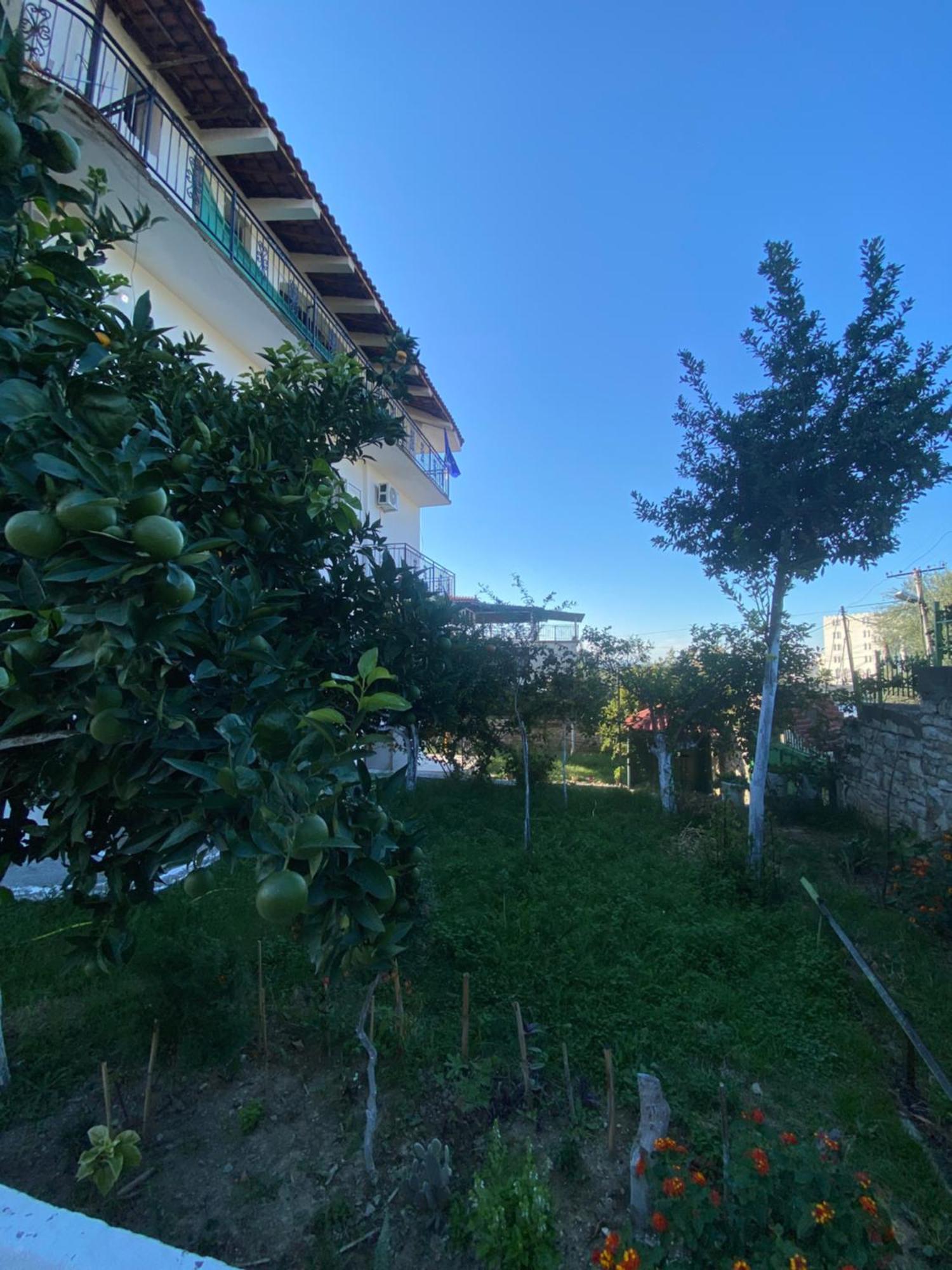 Guest House Irvin Berat Exterior foto