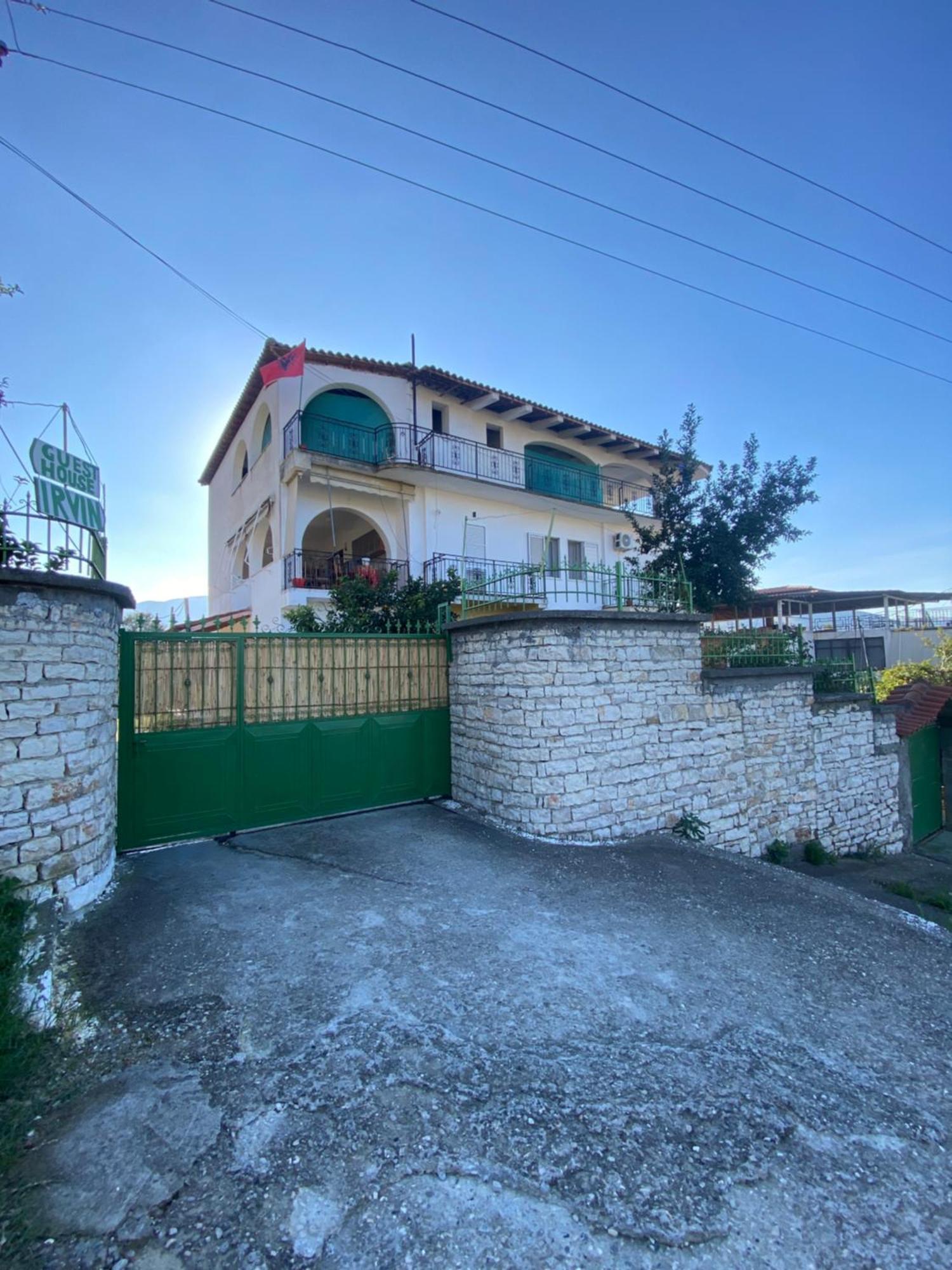 Guest House Irvin Berat Exterior foto